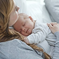 在产后三个月里，新妈妈们若是没有及时调整好心理状态，易发生精神障碍和患上精神类疾病。所以在这一阶...