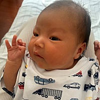 5月22日小朋友顺利出生，面临着我最大的问题来了，奶太多怎么办？ 在医院住院期间，奶开始涨了，护工帮...