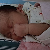 姐妹们，剖腹产一点都不可怕，没有想象中那么疼……健康的女宝宝，愿大家想男得男，想女得女，平安