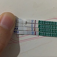 第一根是￼昨天的 后面3根是今天的  今天￼排卵期第10天 有没有加深