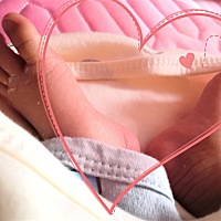 月子第十一天，失眠了。。。 白天也没怎么睡，老是出汗。。好烦躁。。。