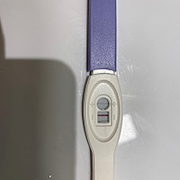 距离月经期还有3天，一深一浅，是不是怀孕了呢？