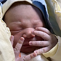 出生的你，今天的你，会调皮😝了