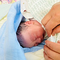 自从4号生完宝宝之后，老公15天的陪产假，只有两三天陪我，其他时间不是给宝宝办各种手续，就是给宝宝爷...