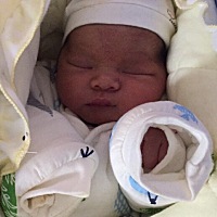 从出生到现在妈妈一直在认真学习带你，看着你慢慢长大感到很欣慰，也很神奇。希望你健康平安，快乐爸爸...