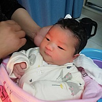 女宝宝，2个月20天，出生50cm，目前身高应该有60cm了，没测量。一个月体检的时候已经56cm了……从出生6...