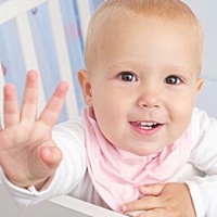 很多家长都发现，宝宝现在越来越爱打人了，不管见到谁就抡起小手臂一番乱打，越阻止他还越兴奋，这到底...