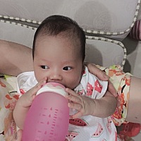 你们有在给孩子喂奶的时候公公突然进房间来的吗，也不提前问一问就进来了，我正给孩子喂奶呢整个胸都在...