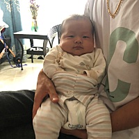 各位宝妈们请问一下60多天的宝宝四天没有拉大便了怎么办？谢谢