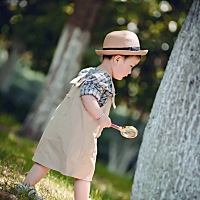 大宝现在在奶奶那，爷爷奶奶照顾，我自己照顾二宝～今天婆婆特意敲视频过来让我听大宝唱：世上只有奶奶...