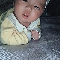 宝宝四十五天能抬一会儿头啦😄😄