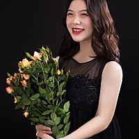 拍孕妇照的时候，正好赶在圣诞节那天拍照片 我公公一家都信仰基督教，所以他认为那天的日子非常好，平安...