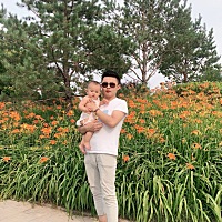 自从有了宝宝   我老公很努力的工作  努力的挣钱  想要给我们更好的