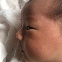 六个多月的四维还是有点相似的，感觉四维图要更好看一些