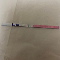 昨晚肚子有点大姨妈类似的痛，今天晚上测出两道这么红的线，不知道晚上安排爱爱能不能中间
