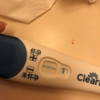 末次28 今天21测 这是有还是没有？还有一礼拜来月经 刚测没印 后面显示出来 用其他牌子又白板啥情况