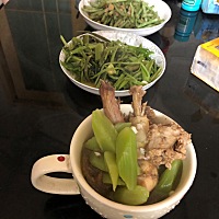 娃每天白天都很乖 一吃完就睡觉 扒都扒不醒 一到夜晚 就不安分睡了 一睁眼能玩俩个小时，我也不能睡啊，...