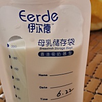 宝宝老是积食，一周才拉一次大便，最多12天才拉也有，吃不多，干脆存奶下来，别浪费了