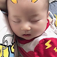宝宝快三个月了，从两个月开始就睡整觉了，天天晚上十点睡早晨七八点醒，偶尔晚上起来吃一次夜奶，今晚...