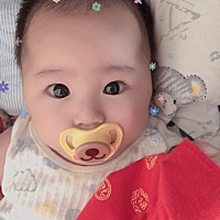 一个人带娃太累了，有时候孩子哭起来我都不想活了，宝爸上班，下班回来都六点了，他帮我看一会儿孩子，...