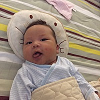 开心的宝宝😃 我是小宝，妈妈高龄的小宝宝。哥哥姐姐们都是顺产的，妈妈说我是小宝剖腹产来记录下。长...