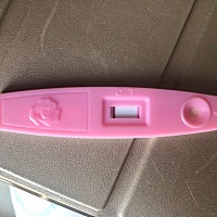 备孕的姐妹们帮我看看，这两条杠离得太远了。搞得我也蒙了，到底是怀了还是没有呀
