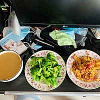 这两天宝贝拉肚子 没有吃排骨吃鱼吃虾～嘿嘿 今天刚好 我婆婆赶紧让公公去采购啦 说苦了我两天了 吃都吃...