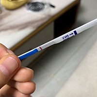 早上测白板，晚上睡觉前测了一下有微微一点不知道是不是？好紧张，都备孕快半年了！婆婆家都急坏了，再...