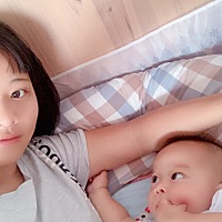 昨天第一次发烧38度，心疼啦！ 折磨我两夜未睡照顾她… 去医院检查完了，拿药回来吃、 烧退了，总算松了...