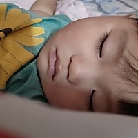 今天的状态比前两天好多了，你还有一针没打，你爸心疼的不让给你打了，怕你又被吓到白天夜里都睡不好吃...