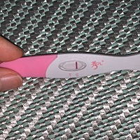 19号排卵，昨天晚上感觉隐隐腹痛，今天早上测了下，有一条极浅的印，不知道怀没怀啊？
