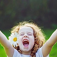 常听有的爸妈有这样的担心：自己家孩子做事交友都不自信，长此以往，以后会没出息的。的确在国内，父母...