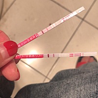 这是什么意思？ 为什么我腰酸，胸胀，还来了褐色的跟姨妈差不多，但是量少，这是流产了？