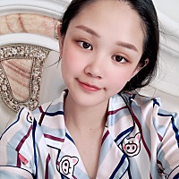今天早上断奶 到现在涨得不行 跟个石头一样 一块一块的 走路的觉得痛 侧着睡还滴奶 很多人说不能把奶挤...