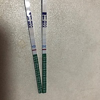 右边是先测的，左边是后测的，都是用的同一早上的尿液，烦请帮忙看看，谢谢
