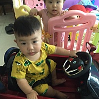 好久没更新了，一直在带娃中。 两只皮皮猪1岁多了刚学会走路。