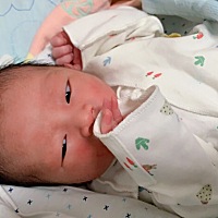 预产期当天B超羊水浑浊严重剖腹6.6斤男宝宝一枚，凑成好字。孕期症状，肚型准了，谁见都说是男宝，前壁...