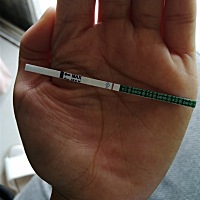 不知验孕棒到底准不准，早上测的一深一浅不知是不是真的怀上了。大家帮我看看吧。我怕炸胡后有失望😞