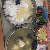 今天终于感觉到老公的好，亲自下厨做的好吃的，味道好极了👏👏今天是29天明天就出月子了，终于是结...