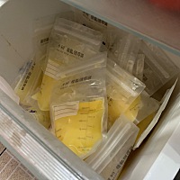 母乳太多了有需要的宝妈吗？ 原本计划着上班了多给仔囤口粮，现在辞职了这些都用不到啦，而且我属于奶多...