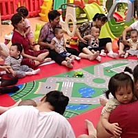 前阵子出去逛街的时候发现一家仙霸遛娃店，粉丝超好呀！老师们会和宝宝一起玩游戏，教宝宝学本领，果断...