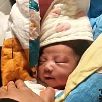 #顺产日记#点点（赵嘉奕）2020年1月29号出生，现在五个月12天了，名字是我和老公在路上随便起的，大名是...