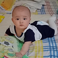 八个月多了才这么点大，好难带。