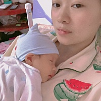 月子16天 真心难熬 你们坐月子都玩不玩手机 我是有空就拿出来看有空就拿出来看😃