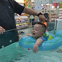 曾经在肚子里把我吓个半死的胎儿长大了，专家也不能全信，全信我就没有这么可爱的宝宝咯！