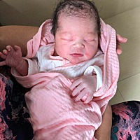 妹妹比姐姐漂亮，白～～7斤9两的小胖牛