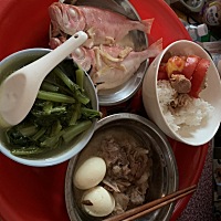 坐月子家里人都尽心尽力地照顾我，我很感激。