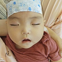 妈妈没有照顾好你，以后一定好好的不让你生病了。真希望所有病痛离你而去，妈妈来帮你承受。😣 不哭不...