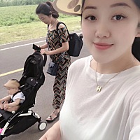 我大姑姐，三十多岁了，之前是医院的护士，后来把工作辞了，然后就一直在家，今天干点这个，明天忙点那...