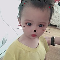 我的小宝宝十个半月走路 周岁前已经走的很稳咯 会说爸爸妈妈爷爷奶奶哥哥姐姐弟弟妹妹 咕咕鸡汪汪拜拜谢...